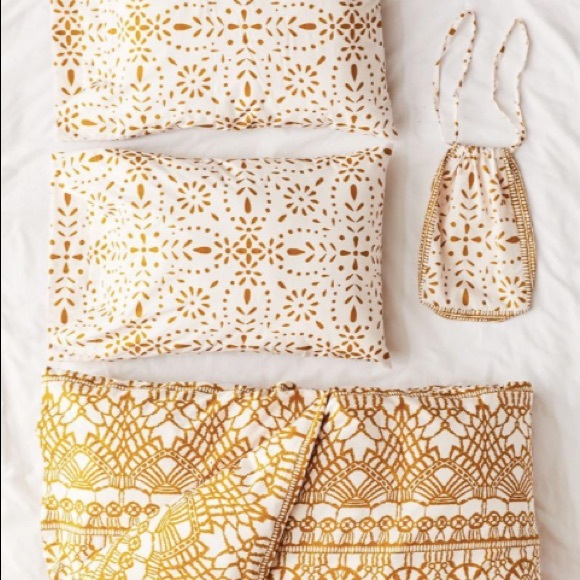 Urban Outfitters Duvet Set - Picture 2 of 3